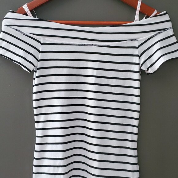 Off the Shoulder Shirt - Picture 1 of 3